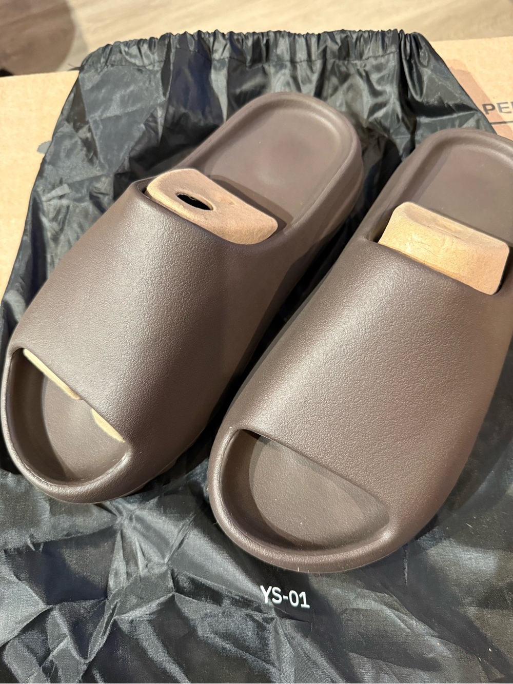 Brand new unreleased Yeezy YS-01 Chocolate Slide 10M NOT FUDGE